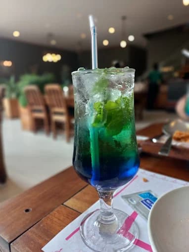 Bosphorus Restaurant & Cafe 4