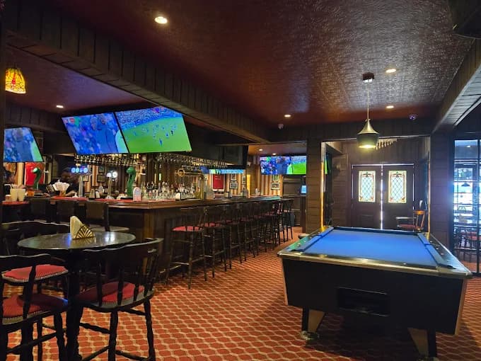 The Honeysuckle Pub & Restaurant- Osu 3