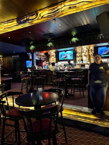 The Honeysuckle Pub & Restaurant - Labone 4