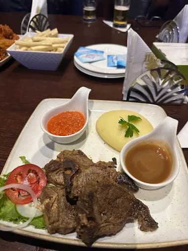 The Honeysuckle Pub & Restaurant - Labone 3