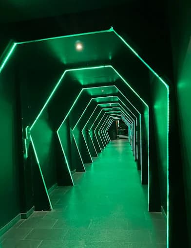 Tunnel Lounge 5