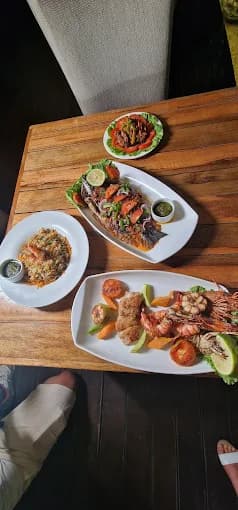805 Cocktail Bar and Restaurant - Osu 3