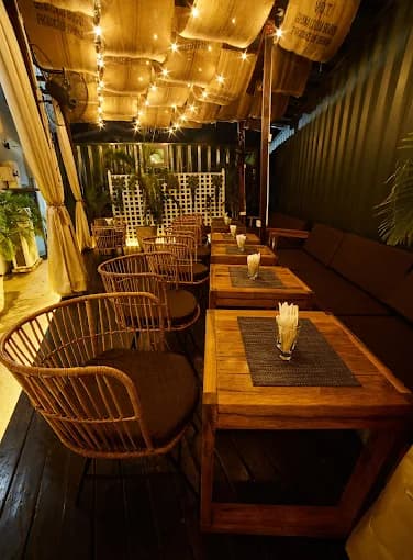 805 Cocktail Bar and Restaurant - Osu 4